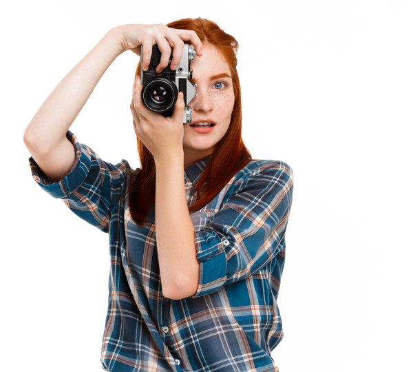 young-beautiful-ginger-photographer-white-wall
